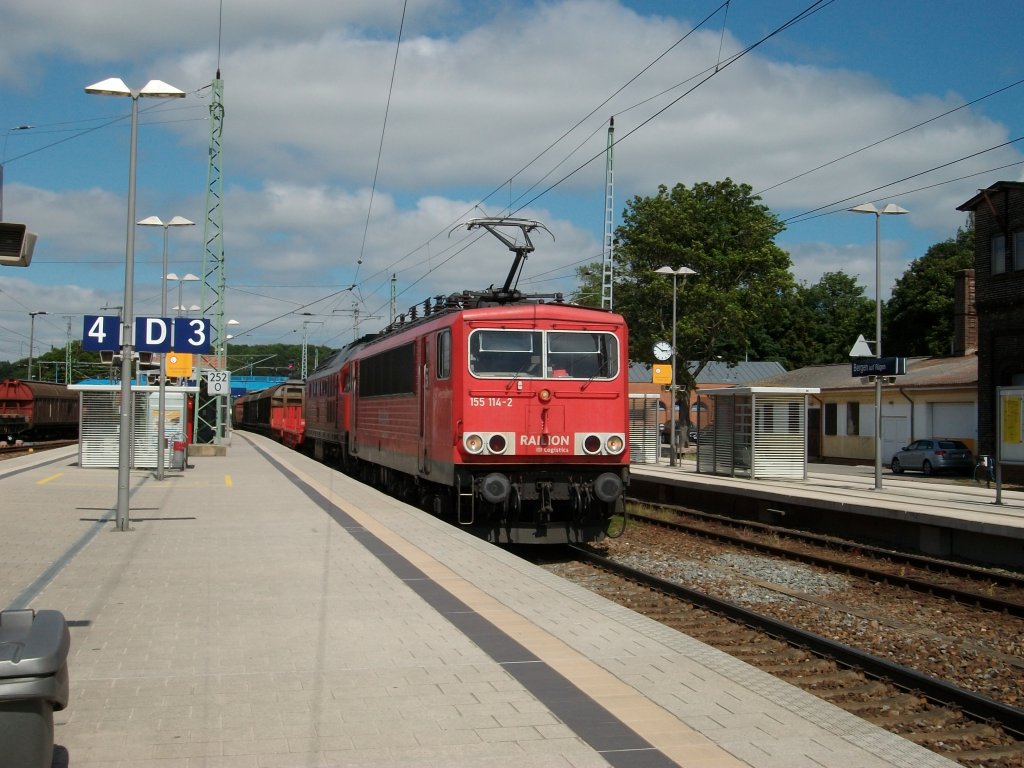 155 114 und eine 233 bei der Durchfahrt durch Bergen/Rgen.