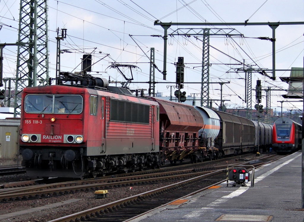 155 118 mit Gterzug am 25.02.12 in Fulda