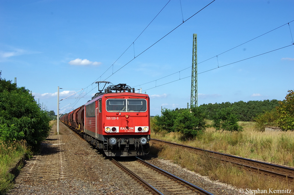 155 120-9 mit Tanoos Ganzzug in Demker und ist auf dem Weg zum Kali-Werk in Zielitz. 22.08.2011