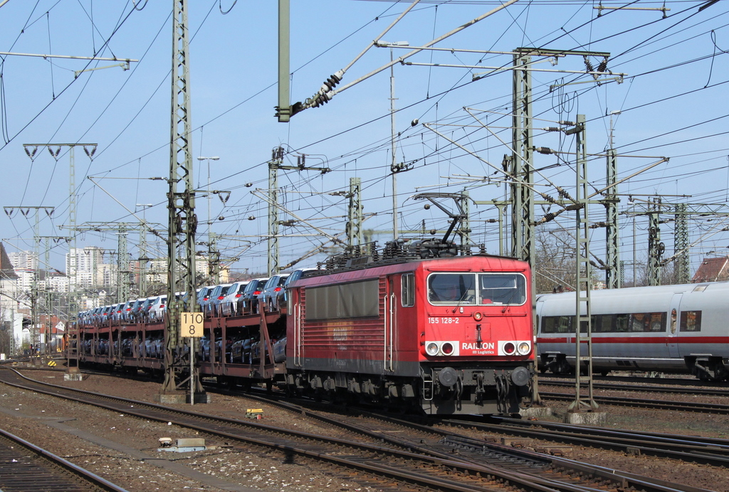 155 128-2 mit Gterzug am 02.04.11 in Fulda