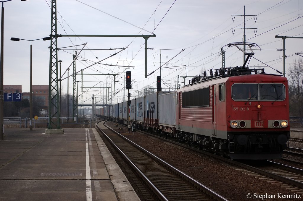 155 192-8 mit einem Containerzug in Berlin Schnefeld Flughafen in Richtung Grnauer Kreuz unterwegs. 10.02.2011