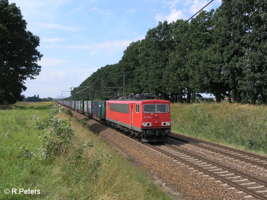 155 212-4 zieht bei Jacobsdorf(Mark) ein Containerzug zur Oderbrcke. 19.08.08