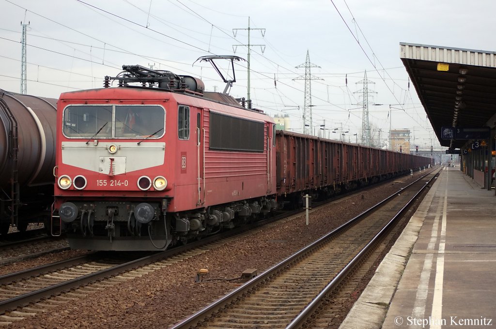 155 214-0 mit einem Eas Ganzzug in Berlin Schnefeld Flughafen in Richtung Genshagener Heide unterwegs. 10.02.2011