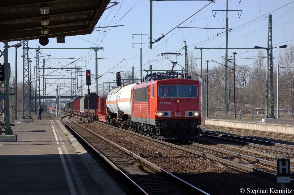 155 229-8 mit einem gemischten GZ in Berlin Schnefeld Flughafen in Richtung Grnauer Kreuz unterwegs. 08.03.2011