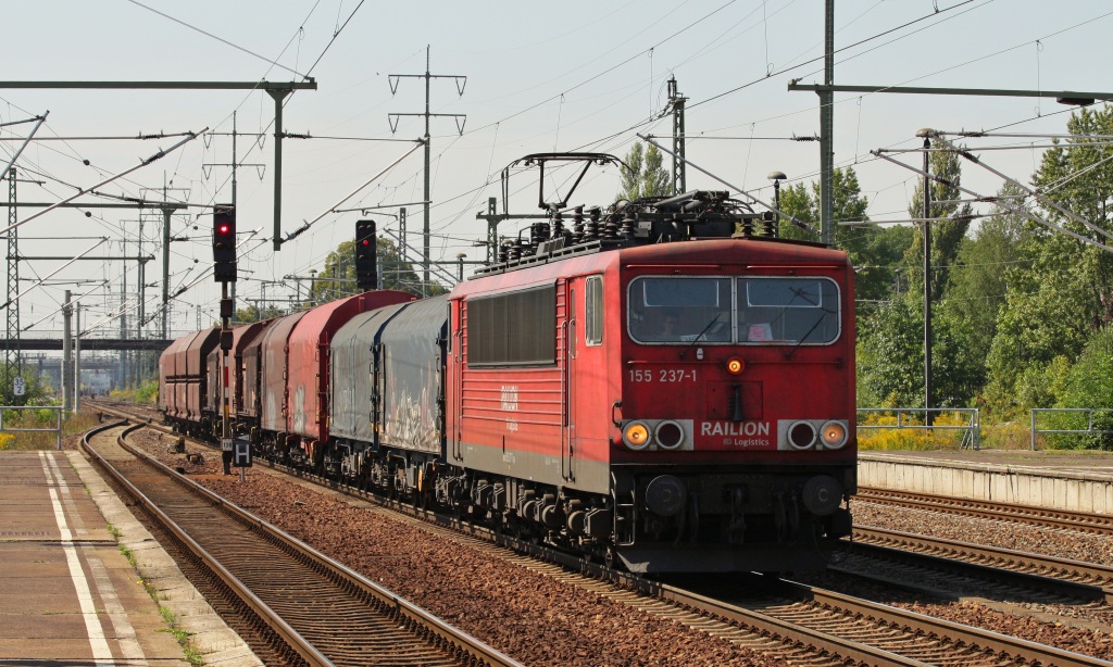 155 237 mit kleinem gemischten Gterzug am 18.08.11 in Berlin Schnefeld