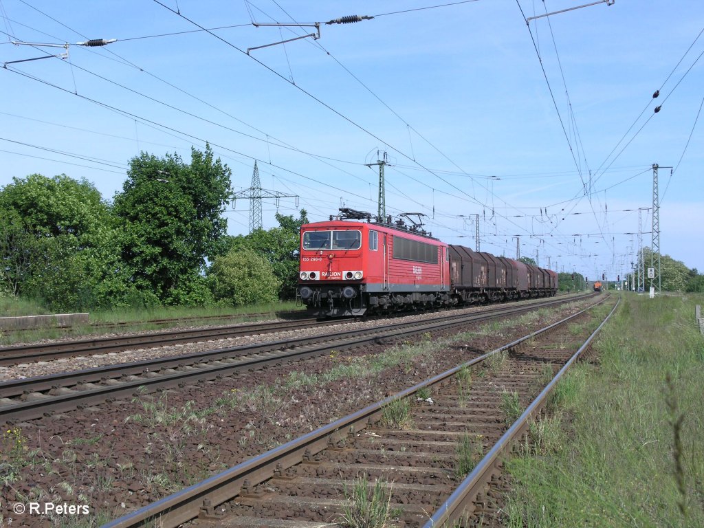 155 266-0 zieht ein Stahl/Coilzug durch Saarmund. 17.05.09