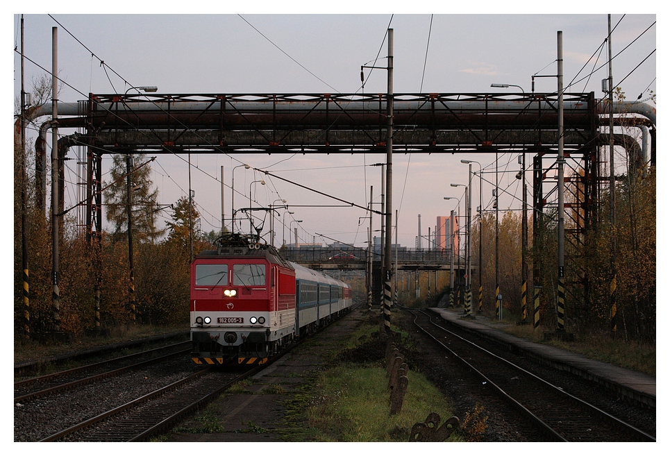 162 005-3 mit den Ex 142  ODRA  von Zilina nach Praha hl.n