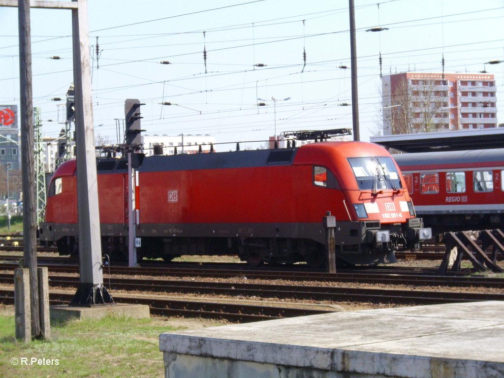 182 001-8 stand am 17.04.10 im Bahnhof Cottbus. 