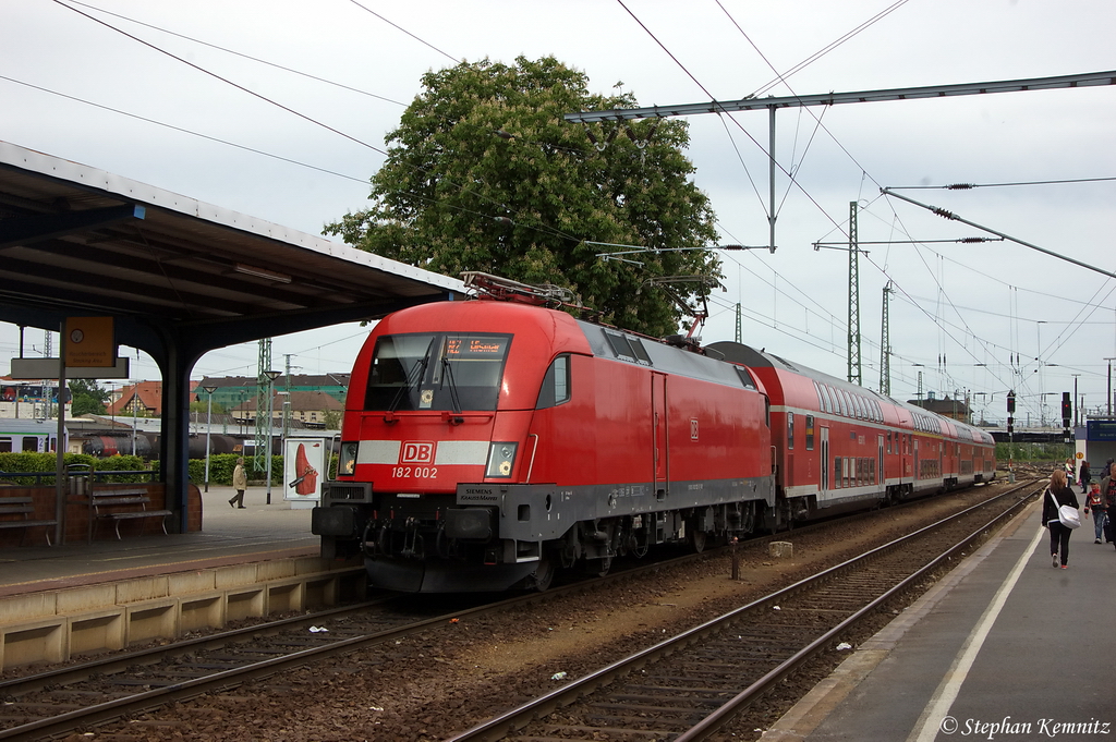 182 002 mit dem RE2 (RE 37384) von Cottbus nach Wismar in Cottbus. 18.05.2012