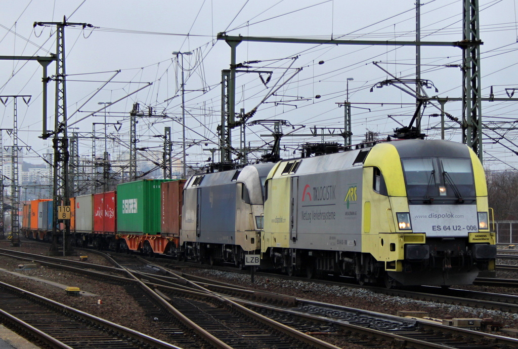 182 506 und 182 527 mit Containerzug am 29.02.12 in Fulda