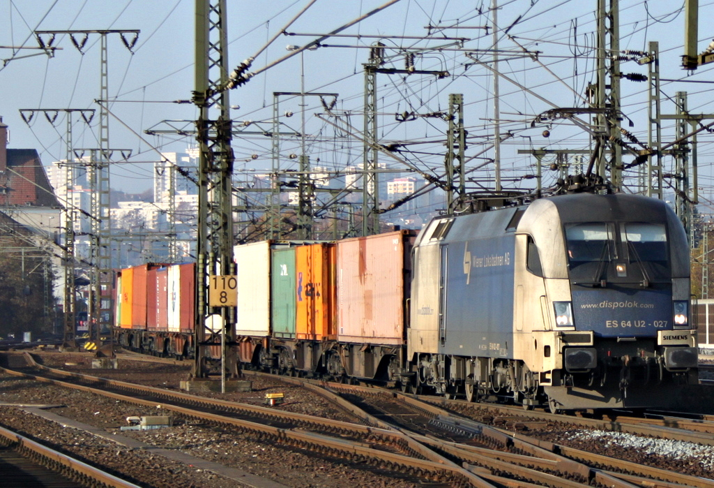 182 527 der WLC mit Containerzug am 09.11.11 in Fulda