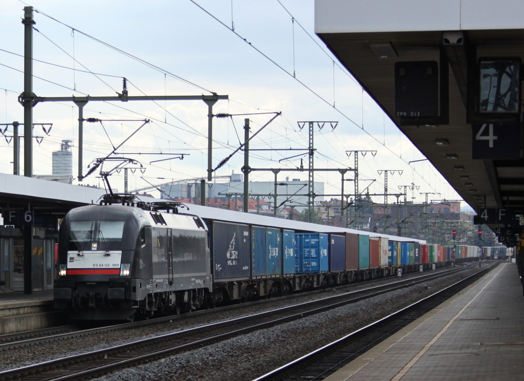 182 569 mit Containerzug am 31.08.11 in Fulda