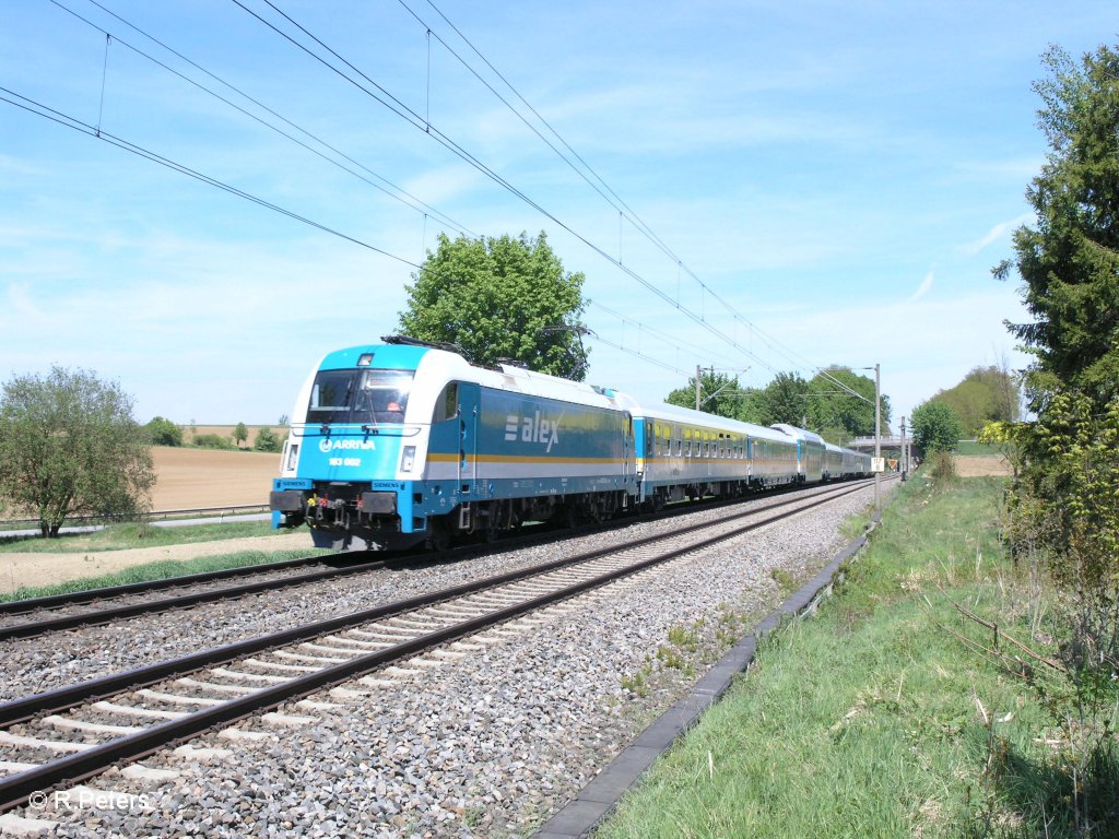 183 002 mit den ALX 354 Prag - Mnchen bei Hhenberg. 07.05.11