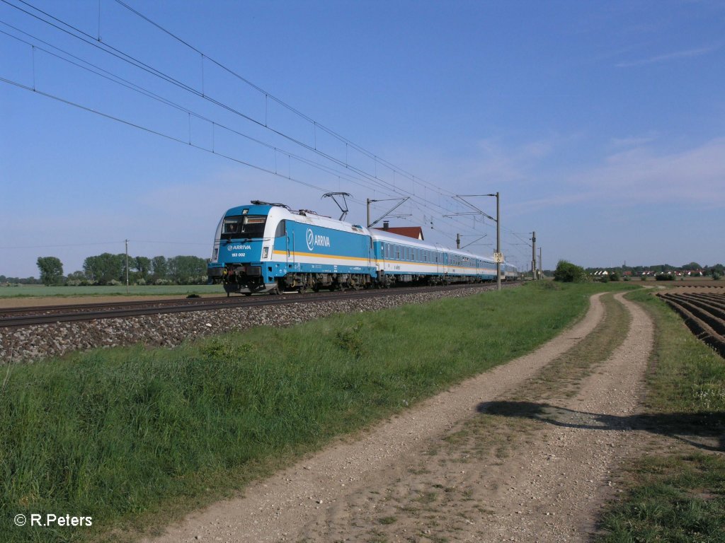 183 002 mit den ALX84112 nach Regensburg bei Kfering. 07.05.11