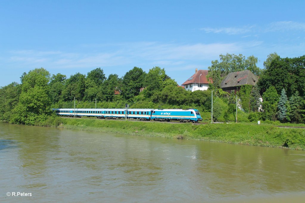 183 002 mit dem ALX 84123 / 355 Mnchen - Prag/Hof bei Volkmannsdorf. 08.06.13