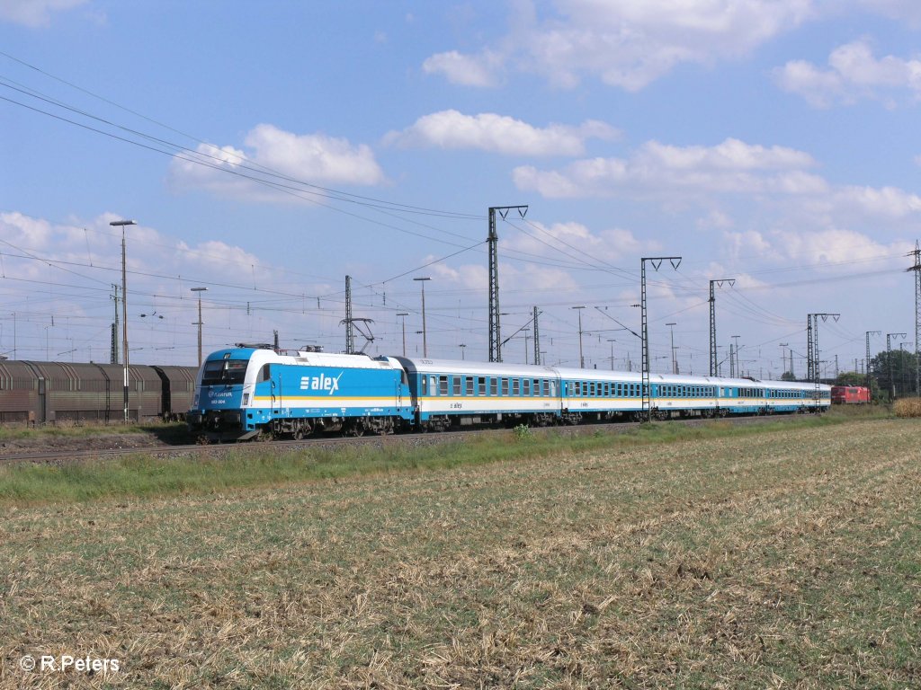 183 004 zieht mit den ALX37980 nach Hof an Regensburg Ost vorbei. 27.08.09
