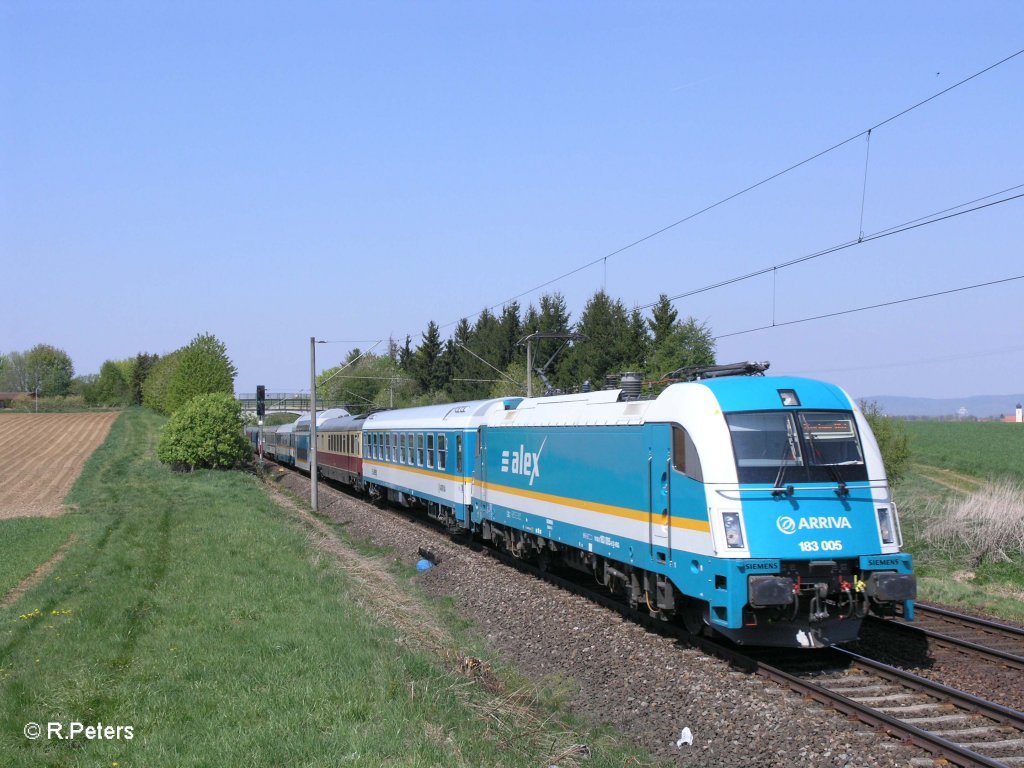 183 005 als ALX 354 Praha hl.n. - Mnchen bei Altegolsheim. 21.04.11
