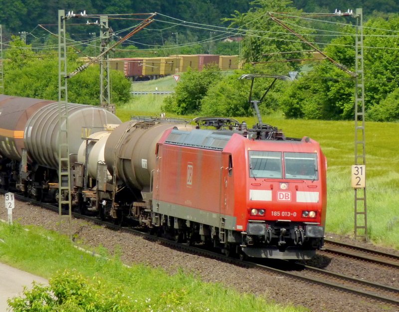 185 013 mit Gterzug am 03.06.10 bei Harrbach