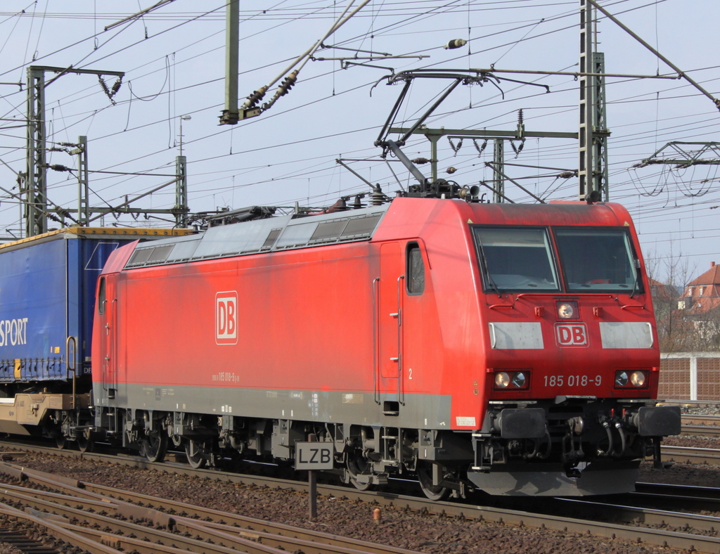 185 018-9 am 25.03.11 in Fulda. Gru an den Tf!