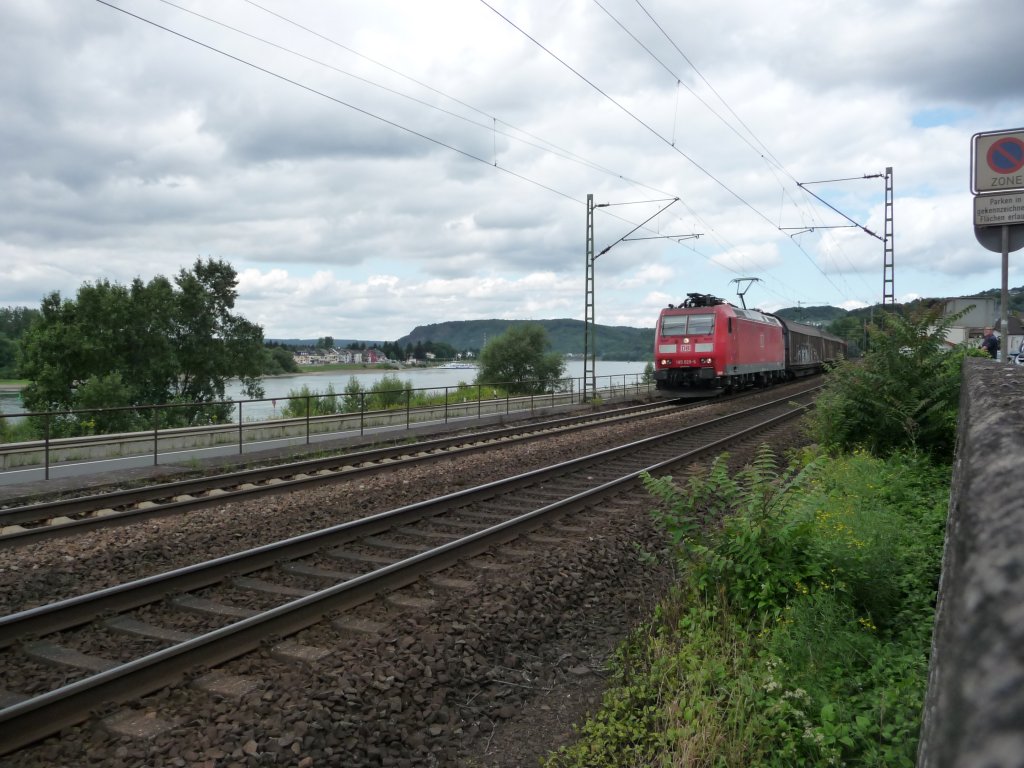 185 029 am 08.08.2012 bei Linz am Rhein.