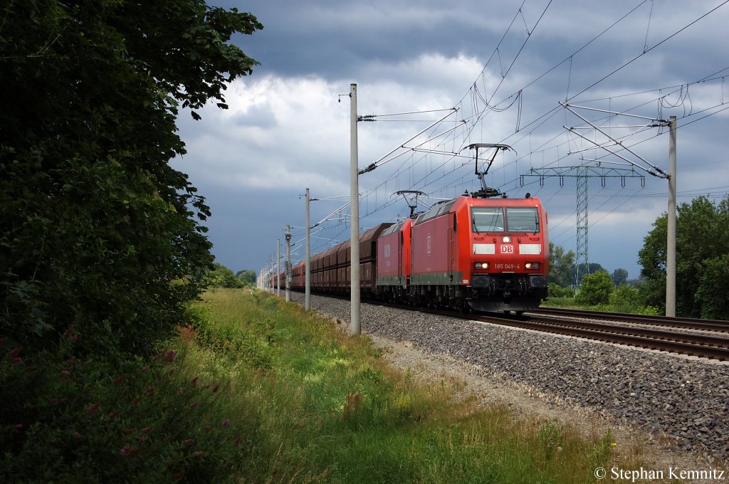 185 049-4 & 185 268-0 mit dem Erzpendler aus Hamburg in Vietznitz in Richtung Paulinenaue unterwegs. Netten Gr zurck! 24.06.2011