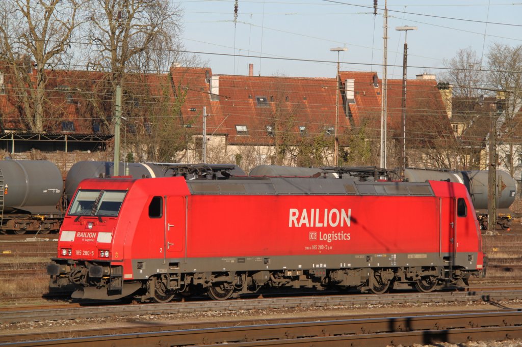 185 051-0 war am 02.04.2012 ganz alleine im Rangier-Bahnhof Augsburg