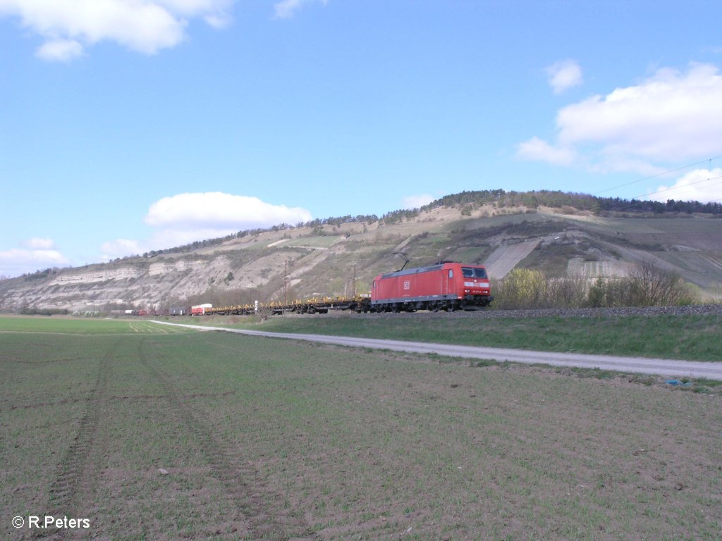 185 071-8 zieht ein gemischten Gterzug bei Thngersheim. 10.04.10