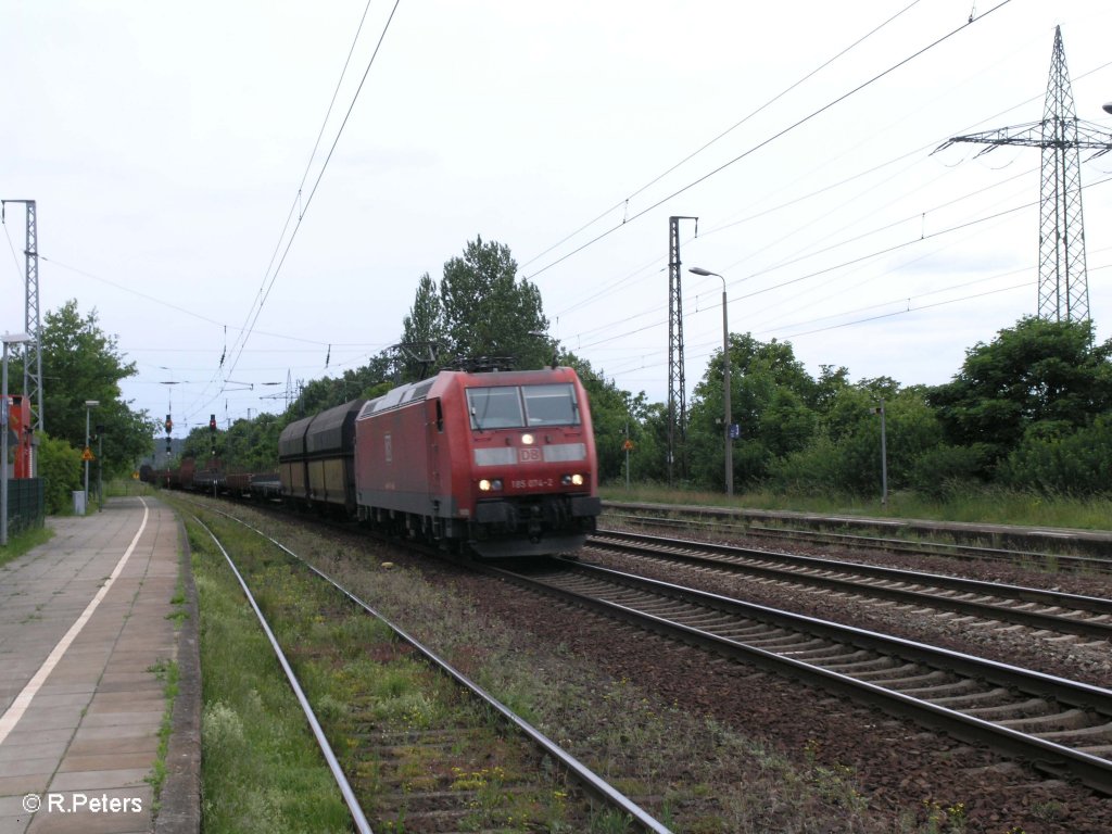 185 074-2 zieht ein gemischten Gterzug durch Saarmund. 06.06.09