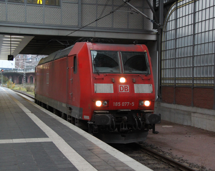 185 077-5 kam als Leerfahrt duch Lbeck Hbf gefahren Ziel war vermutilch Maschen.31.10.2011