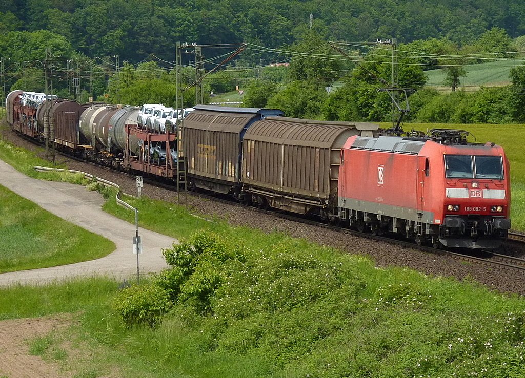 185 082-5 mit Gterzug am 03.06.10 bei Harrbach