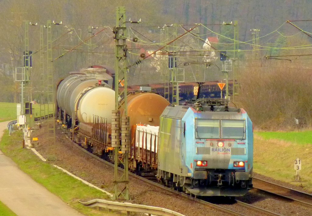 185 152-8  K+S  mit Gterzug am 25.03.10 bei Harrbach