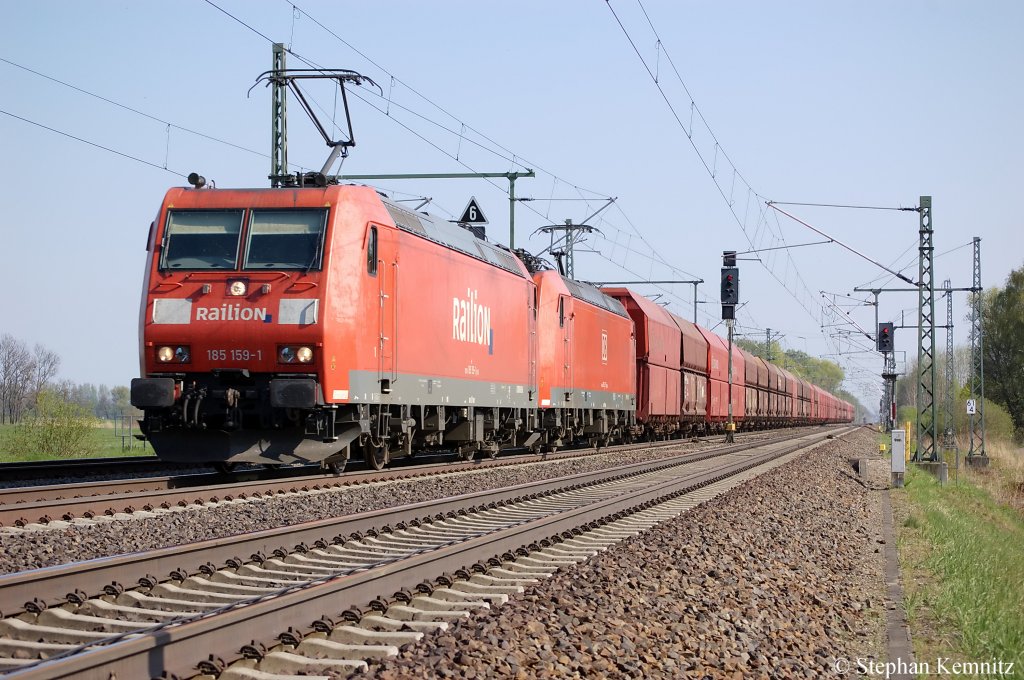 185 159-1 & 185 147-6 mit dem Erzbomber nach Hamburg in Friesack(Mark). 21.04.2011