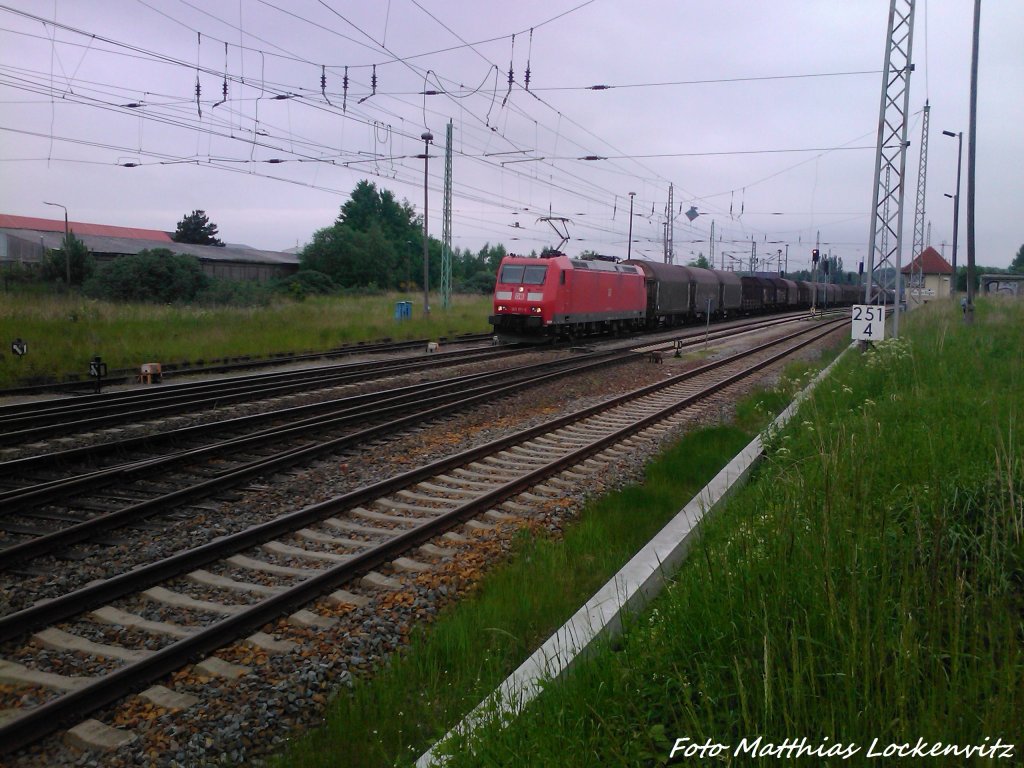 185 171-5 mit einem Gterzug bei der durchfahtz in Bergen auf Rgen am 31.5.13