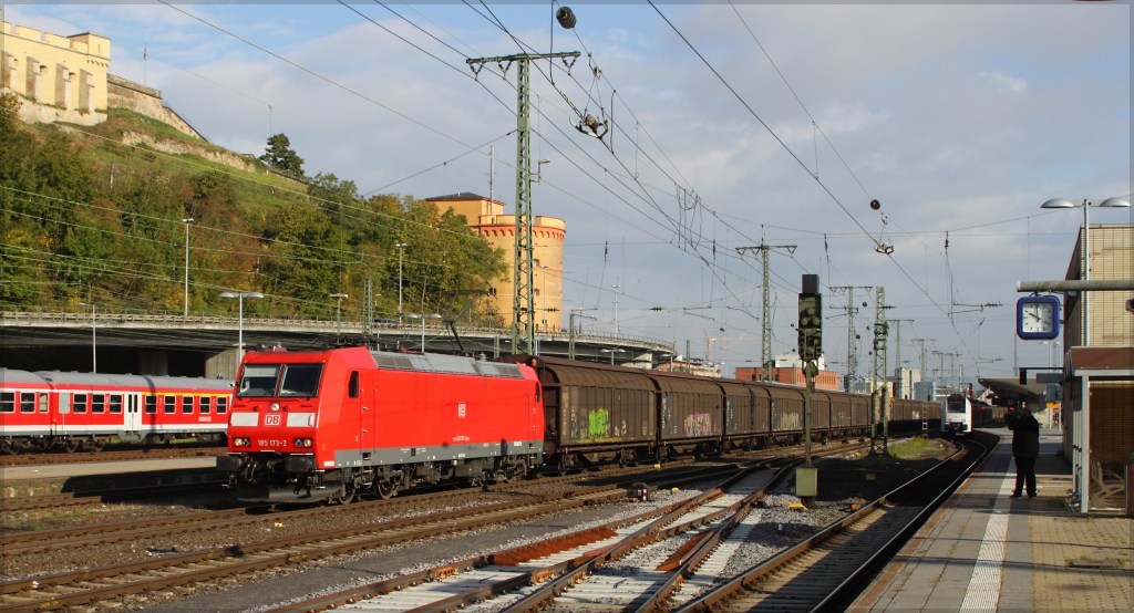 185 173 mit einem Ganzzug fuhr am 29.09.12 durch Koblenz in Richtung Sden