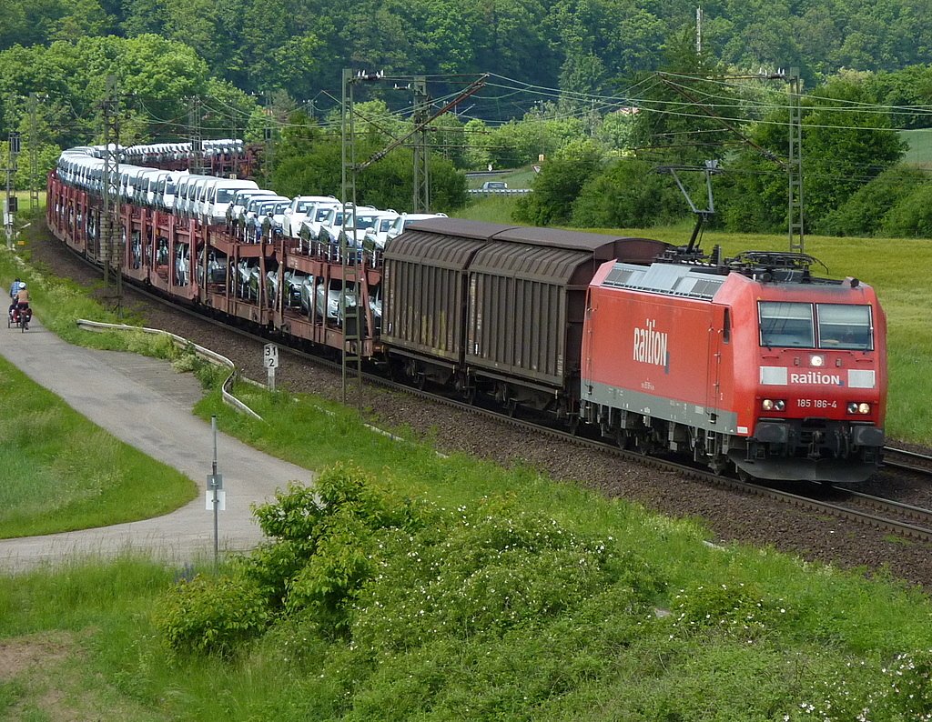 185 186-4 mit Autozug am 03.06.10 bei Harrbach