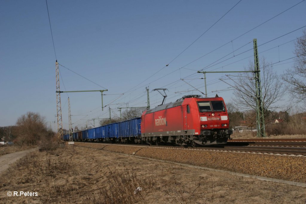 185 198-5 mit Kohlezug in Briesen(Mark) 08.03.11