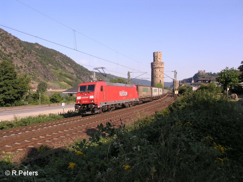 185 201-1 durchfhrt Oberwesel mit dem AMBROGIO. 24.07.08