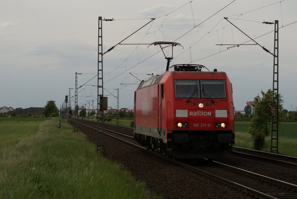 185 211-0 als Lz in Neuss Allerheiligen am 29.05.2010