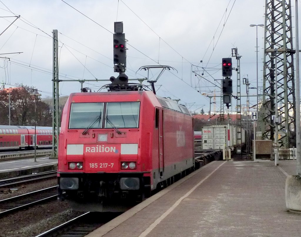 185 217-7 mit Gterzug am 27.02.10 in Fulda