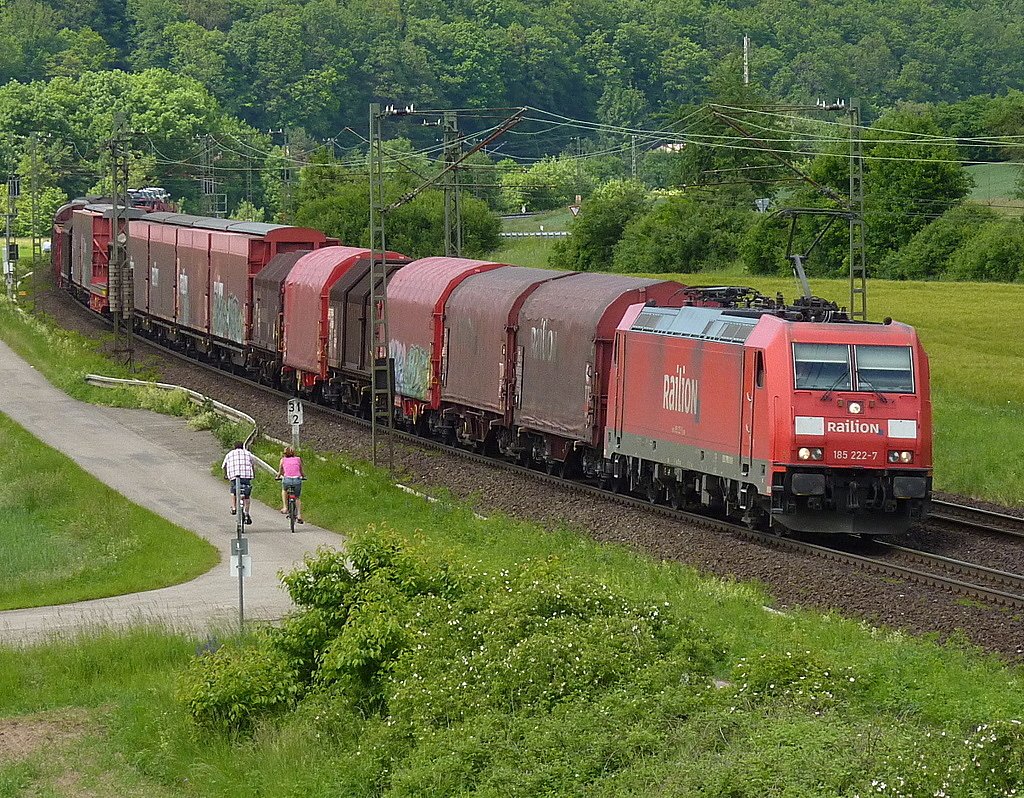 185 222-7 mit Gterzug am 03.06.10 bei Harrbach