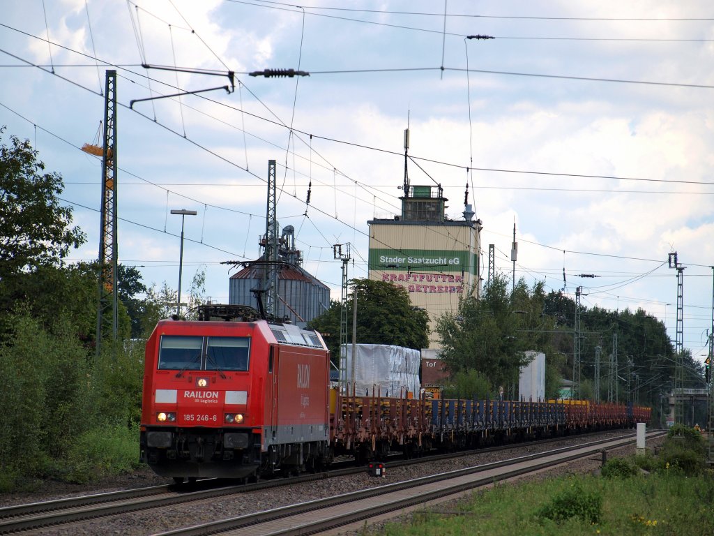 185 246-6 fuhr mit einem Leerwagenpark am 4.9 durch Tostedt.