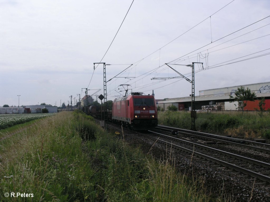 185 308-4 zieht bei Obertraubling ein gemischten Gterzug. 20.06.09