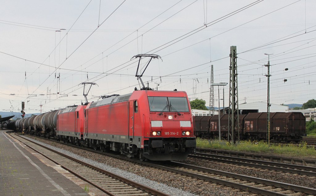 185 314-2 mit Dieselzug in Neuwied... Man sind die mutig son Zug bei den Benzinpreisen ohne Schutz fahren zu lassen... (Neuwied, 26.06.2013)
