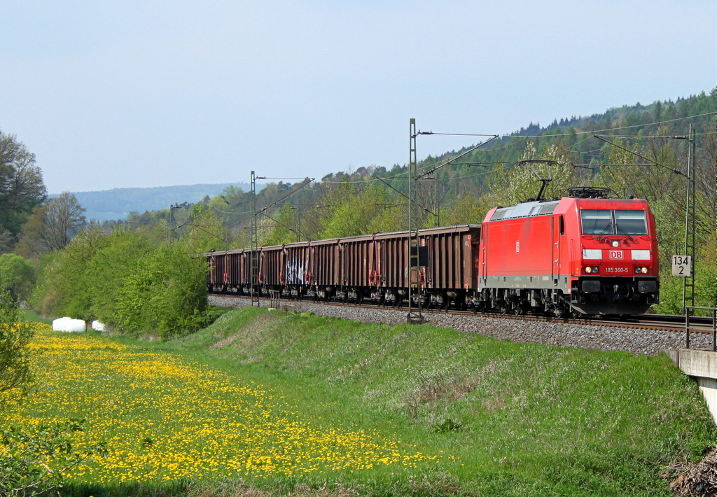 185 360 mit Gterzug am 01.05.12 in Haunetal Rothenkirchen