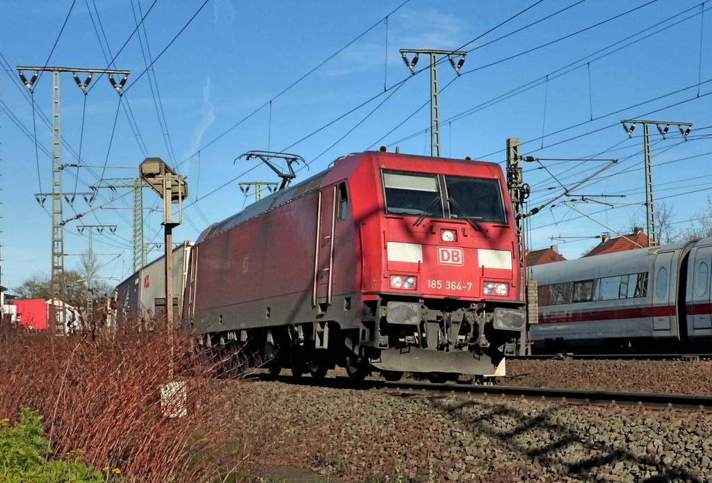 185 364-7 mit Containerzug am 14.11.10 in Fulda