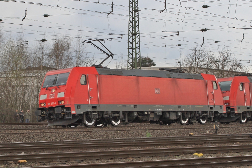 185 367 mit leuchtenden Scheibenbremsen am 03.04.10 in Koblenz Ltzel