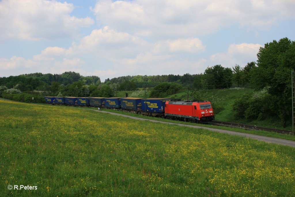 185 368-8 mit LKW-Walter bei Plling. 13.05.11