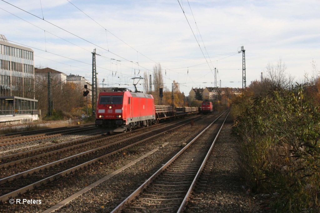 185 373-8 mit einem Schwellenzug am Heimeranplatz in Mnchen. 04.11.10