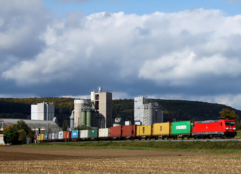 185 378 mit Containerzug am 03.10.12 bei Karlstadt