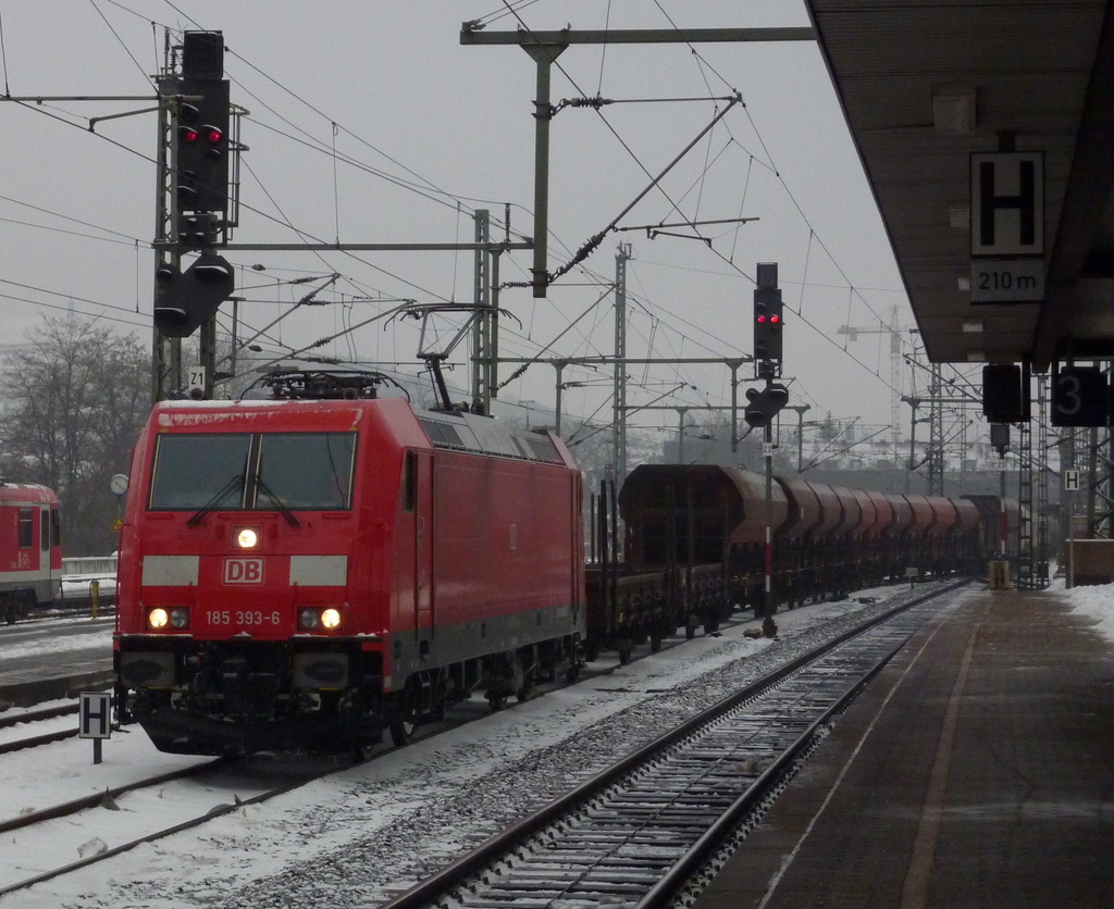 185 393 mit Gterzug am 08.12.10 in Fulda